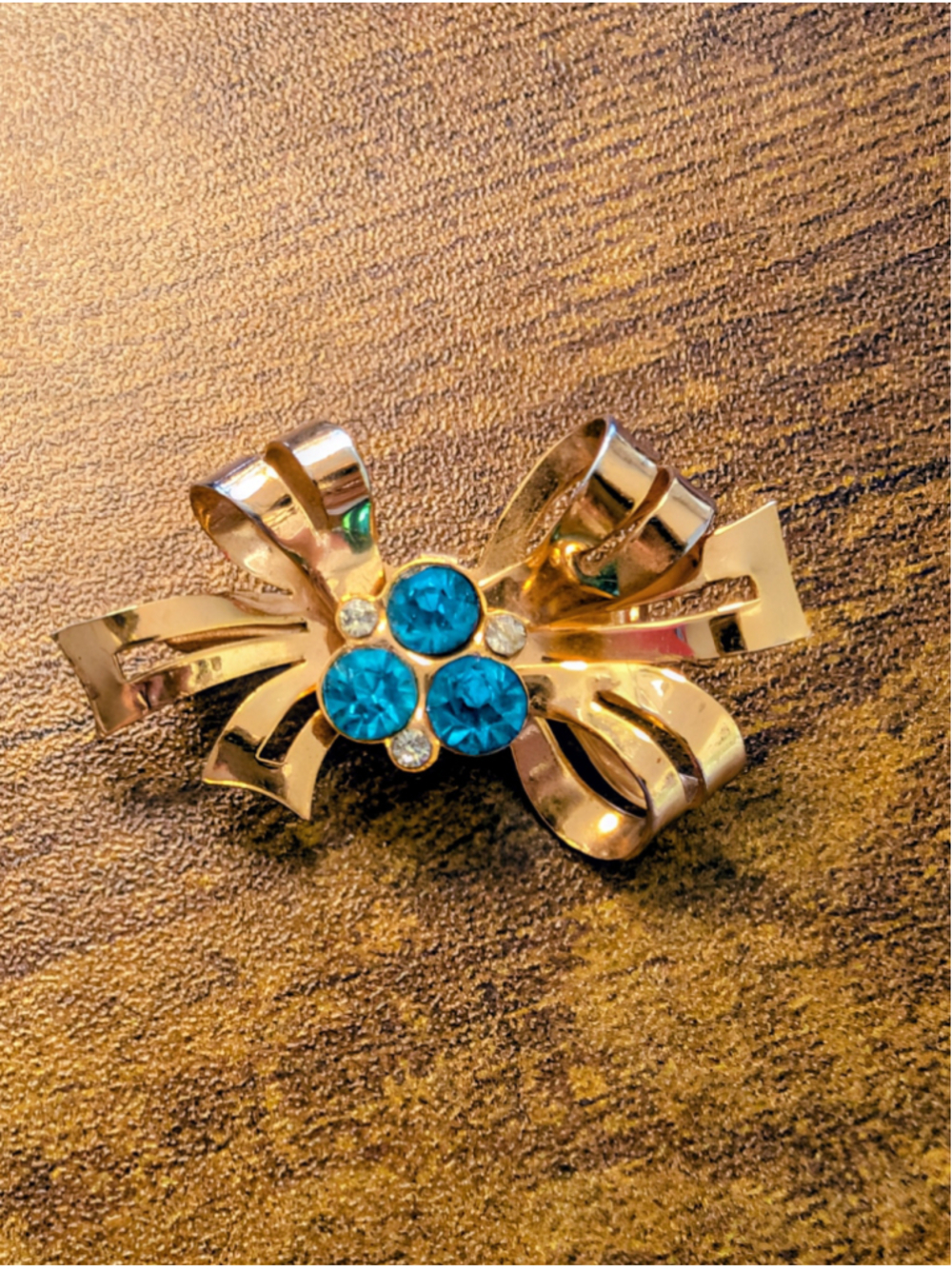Vintage Coro Blue Rhinestone Bow Brooch Gold Tone Mid Century Ribbon Pin - Picture 2 of 10